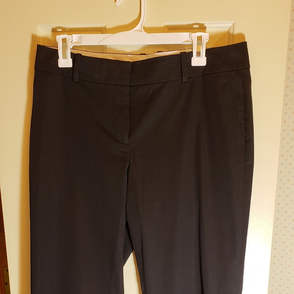 Ann Taylor black capri pant size 8